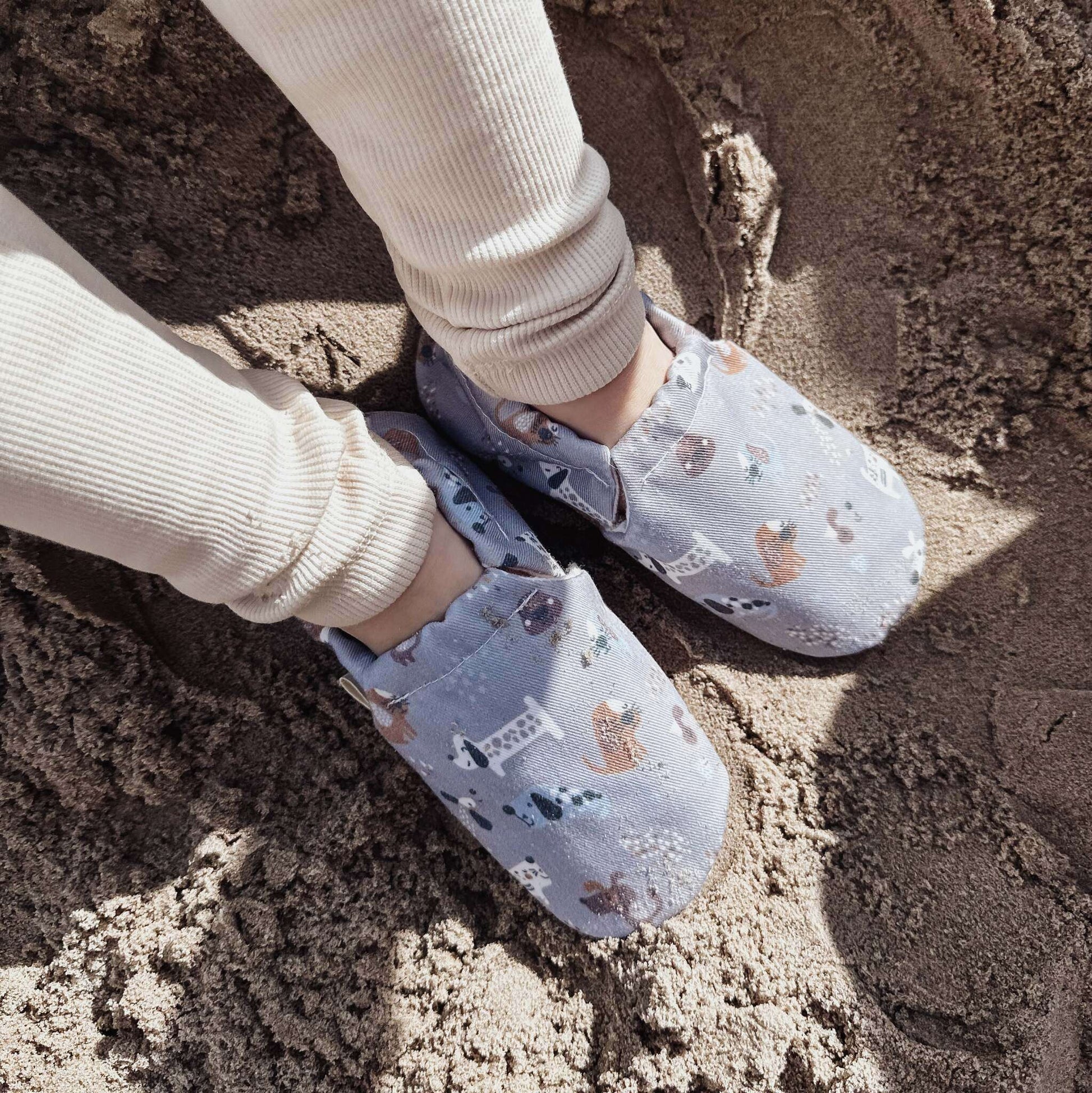 Cosy Roots Vegan Shoes Crazy Dogs – vegane Babyschuhe Hunde Design