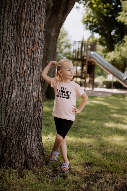 "I know I look like my mommy" T-Shirt rosa