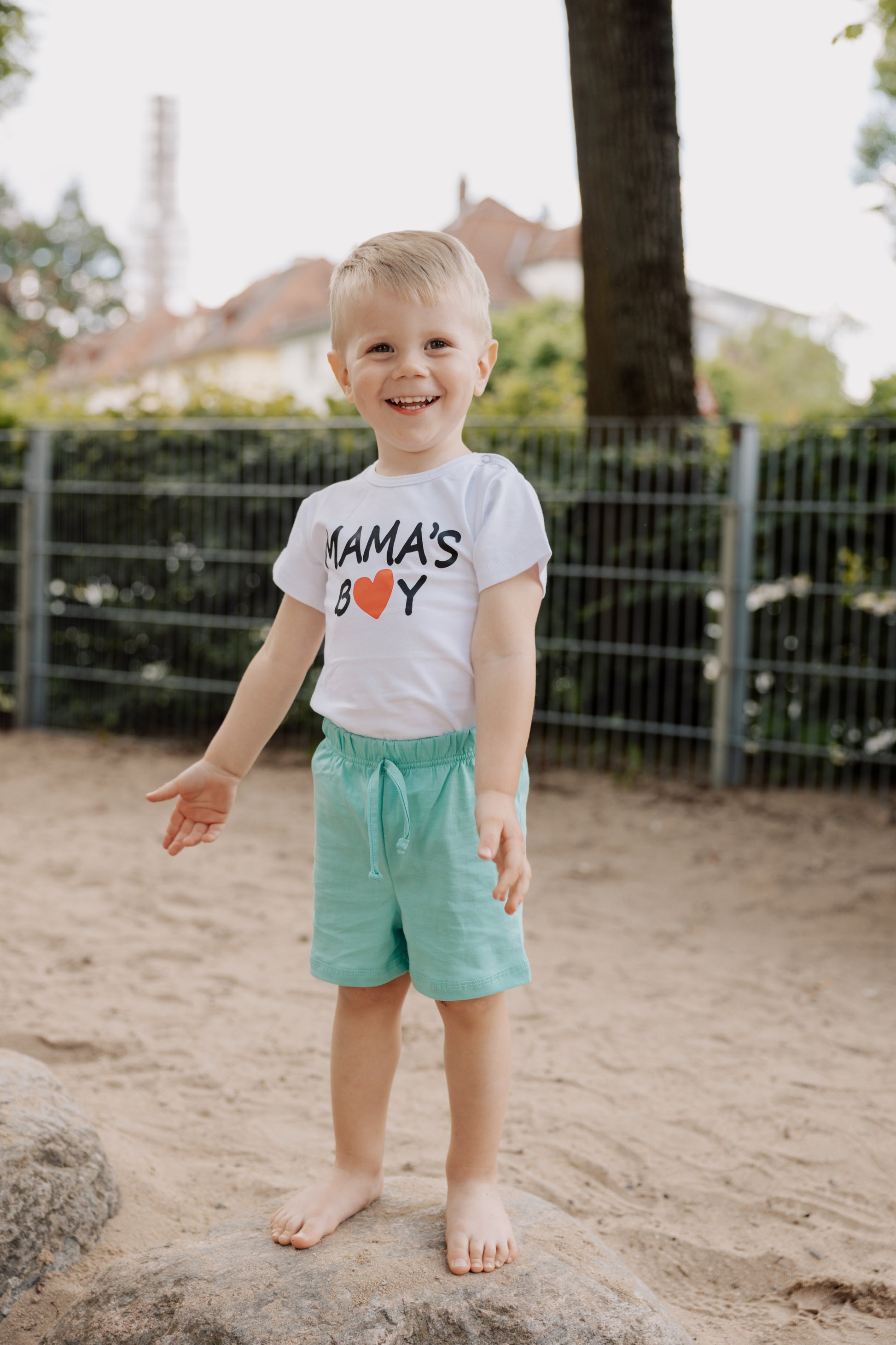 "Mama's boy" Body weiß